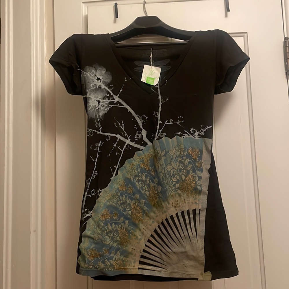 Beautiful painted front & back with fan & tassels v-neck shirt
